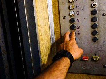 Испытание лифтом: тысячи рижских домов могут остаться без этого удобства