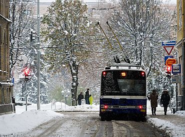 Jaunajā darba nedēļā Latviju klās bieza mākoņu sega, sniega biezumam vietām sasniedzot 30 centimetrus