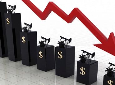 Цена нефти Brent обвалилась до минимума с 2021 года