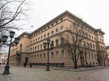 Produktīvi: Saeima pirmajā sesijā pieņēmusi 13 likumus