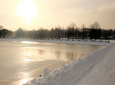 Nedēļas nogalē gaidāms atkusnis, nokrišņi un brāzmains vējš
