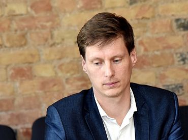 KNAB izbeidz kriminālprocesu pret Saeimas deputātiem Valaini un Nemiro