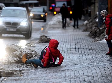 Оранжевое предупреждение: латвийцев предупреждают о сильном гололёде