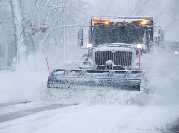 Sniega un apledojuma dēļ īpaši slikti braukšanas apstākļi uz ceļiem Kurzemē un Zemgalē