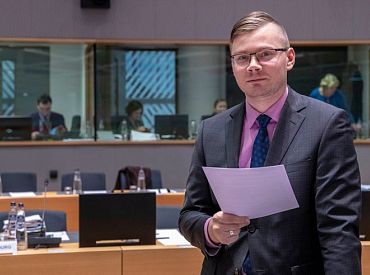 NA politiķis: Vajadzētu atbalstīt 50 eiro aptiekas dāvanu kartes piešķiršanu par balstvakcināciju personām no 60 gadu vecuma