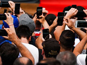 Aptauja: 26% iedzīvotāju nevarētu iztikt dienu bez viedierīcēm