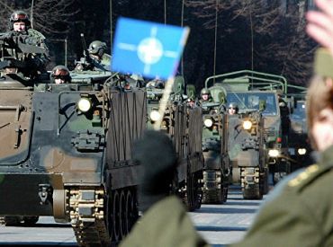 Tuvākajā laikā uz mācībām Latvijā ieradīsies 22 ASV kaujas helikopteri un simtiem tehnikas vienību