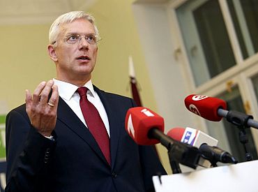 Sarunas par pārkārtojumiem koalīcijā atliek uz pēcvēlēšanu laiku