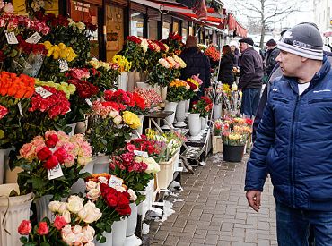 Ziedu pārdošanas biznesā iesaistītai naudas atmazgātāju grupai arestēta manta 4,5 miljonu eiro vērtībā