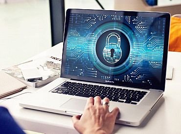 Полная блокировка: в России удалили WhatsApp и YouTube из «суверенного интернета»