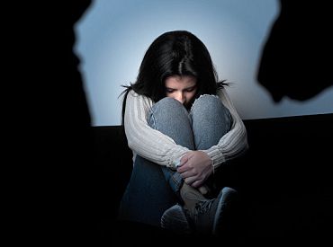 Регулярно насиловал падчерицу в течение нескольких лет — получил 25 лет тюрьмы