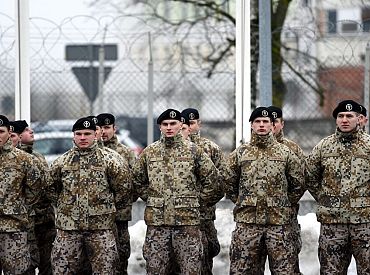 Latvija ar 34 karavīru lielu vienību plāno piedalīties NATO misijā Irākā