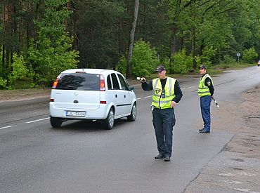 Kokneses novadā ātruma pārsniegšanā pieķerts autovadītājs policistam piedāvā 50 eiro kukuli