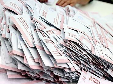 Arī otrajā balss nodošanas dienā vēlētāju aktivitāte lielāka nekā pirms četriem gadiem