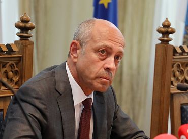 Būs Rīgas domes atlaišana? Burovs vienojies ar opozīciju sasaukt trīs sēdes bez kvoruma