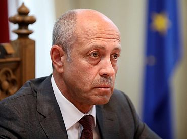 Rīgas domei līdz decembra vidum nerodot risinājumu atkritumu apsaimniekošanas jomā, VARAM varētu rosināt tās atlaišanu