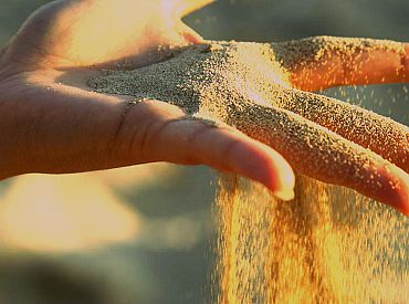 Debesis virs Latvijas daļēji mākoņainas un piesātinātas ar Sahāras putekļiem