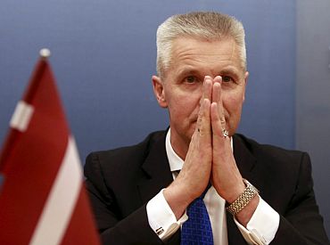 Pabriks: Latvijai ir iespējas Ukrainai piegādāt nemilitāra un militāra rakstura preces, tostarp, ieročus