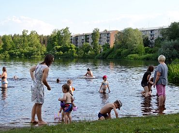 Какие симптомы могут возникнуть после купания в загрязненных водоемах?