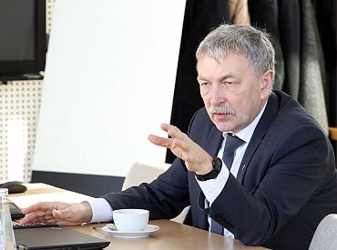 Tiesa atzīst par prettiesisku valdības lēmumu neapstiprināt Muižnieku LU rektora amatā