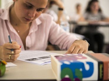 Rīgas Sociālajā dienestā var pieteikties 50 eiro pabalstam izglītības ieguvei