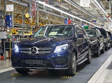 Volkswagen и Mercedes стали зарабатывать меньше из-за проблем в Китае и тарифов Трампа