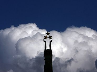 Отменен пролет бомбардировщика ВВС США над памятником Свободы