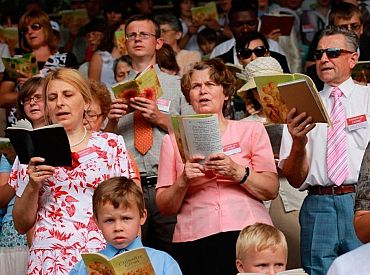 Pēc Jehovas liecinieku pieteikuma ST ierosina lietu par reliģisko organizāciju atzīšanas kārtību