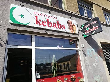 Да мы его… «Пакистанский кебаб» отреагировал на случай приставания сотрудника к 11-летней девочке