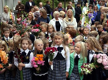 Klātienes mācībās drīkstēs piedalīties skolēni un izglītības darbinieki tikai ar Covid-19 sertifikātiem