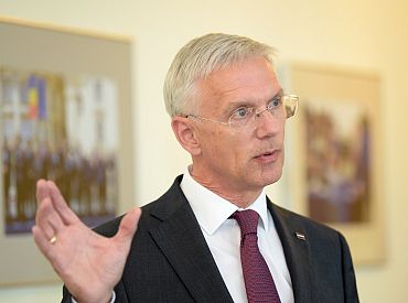 Kariņš: Ierobežojumi tiek pastiprināti, lai savlaicīgi novērstu lielāku Covid-19 uzliesmojumu