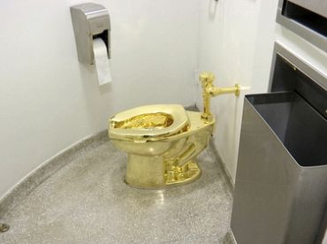 «Золотой» туалет в Екабпилсе впечатлил публику стоимостью