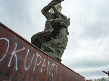 Saeimas Ārlietu komisija vēl nepanāk vienošanos par darba grupu «Uzvaras laukuma» tālākās attīstības ieceres izstrādei