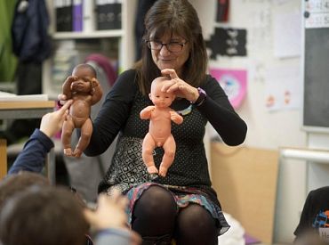 Ekspertes: Reklāmas arī mūsdienās turpina sabiedrībā kultivēt dzimumu nevienlīdzību