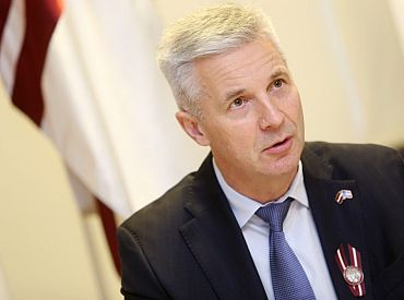 Pabriks aicina steidzamības kārtā izskatīt patvēruma piešķiršanu Afganistānas pilsonim, kurš atbalstījis Latviju