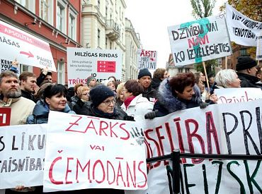 Pavļuts: Tik ambicioza solījuma došana mediķiem bija visu deputātu pārsteidzīga rīcība un kļūda