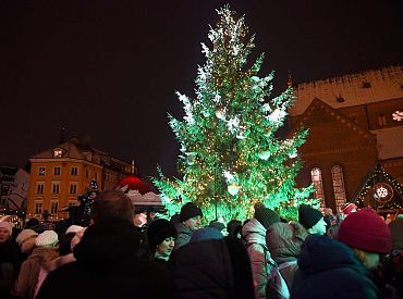 Doma laukumā iedegs svētku egli un sāks darboties Ziemassvētku tirdziņi