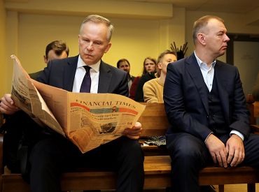 Свою вину отрицает: продолжается суд над бывший президентом Банка Латвии