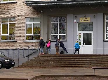 Skolas direktors: Svarīgi visiem skolotājiem ievērot prasības, un pašu iniciatīvas saskaņot ar vadību