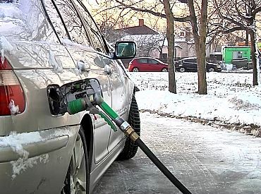 Mašīnā uzstāda gāzes iekārtu par 700 eiro, taču tik un tā jāmaksā liels ”ceļu” nodoklis