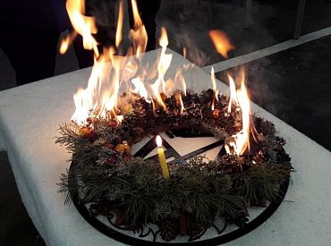 Otrajos Ziemassvētkos ugunsgrēkos cietuši divi cilvēki, Daugavpilī dedzis adventes vainags