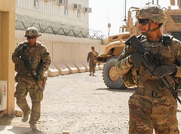 Latvijas kontingenta komandieris: Irānas izšautās raķetes uz bāzi Irākā simtiem reižu pārsniedza līdz šim izmantoto ieroču jaudu