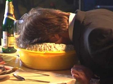 Почти не нарушают, но пьют много: итоги запрета продажи спиртного