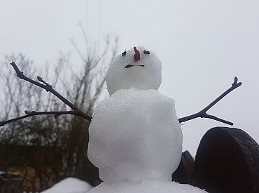 «1:0 в пользу снеговика»: видеоролик вызвал оживлённую реакцию в сети