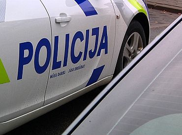 Bijušo policistu tur aizdomās par kukuļa prasīšanu un operatīvo pasākumu traucēšanas ierīces glabāšanu