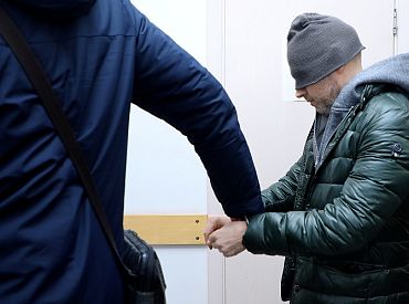 50 miljonu eiro atmazgāšanas kriminālprocesā apcietinājums piemērots kādam ārzemniekam