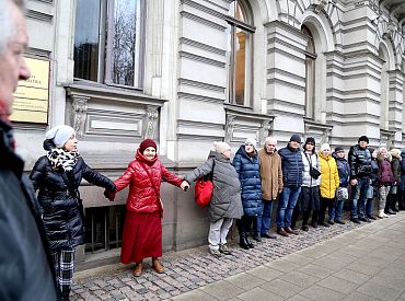 Savākti vismaz 26 500 paraksti par petīciju, pieprasot izdot Misāni Latvijai