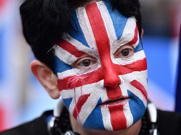 Aicina Lielbritānijā dzīvojošos Latvijas valstspiederīgos pieteikties pastāvīgā vai pagaidu iedzīvotāja statusam