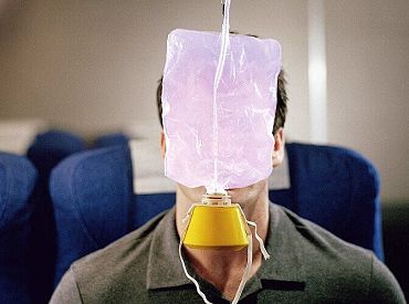 Вёл себя неадекватно: пьяного гражданина Латвии выставили из самолёта