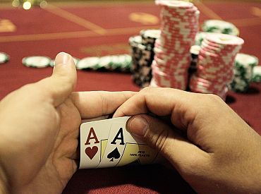 Saeima lemj slēgt azartspēļu zāles Covid-19 izplatības laikā